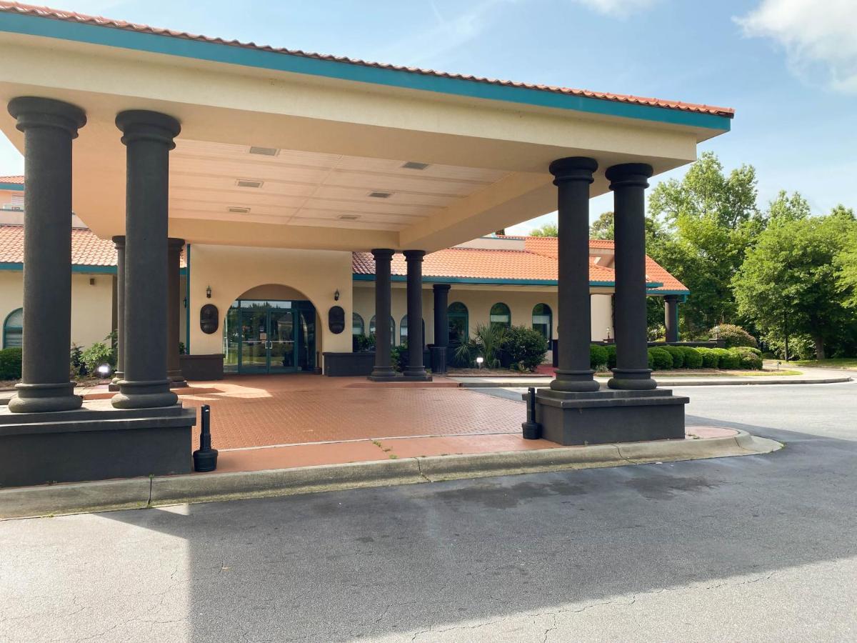 Motel 6 Savannah Ga Gateway & I95 Exteriör bild