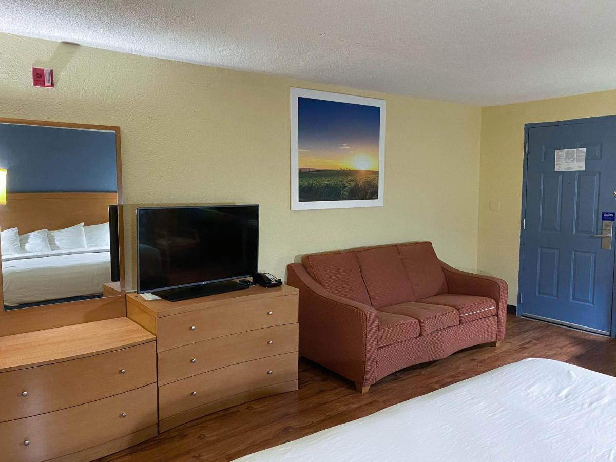 Motel 6 Savannah Ga Gateway & I95 Exteriör bild