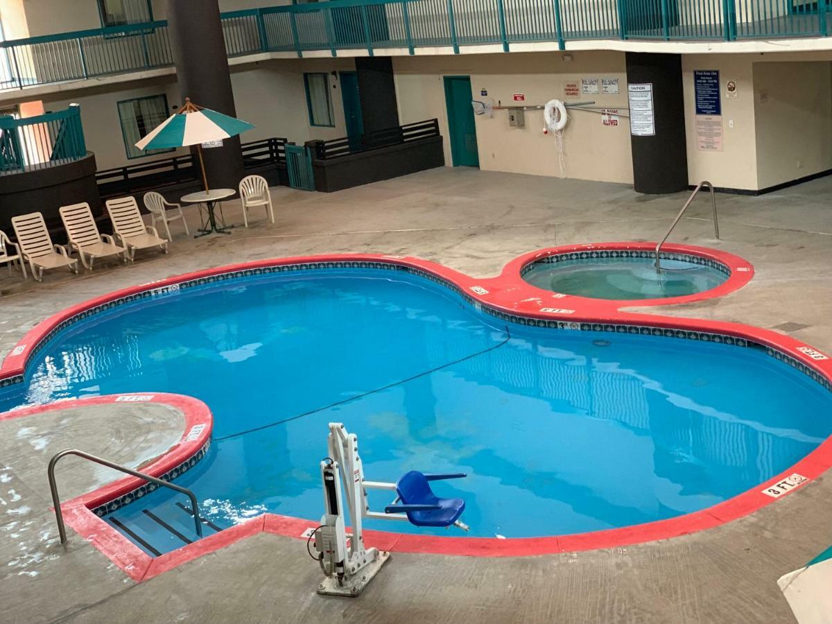 Motel 6 Savannah Ga Gateway & I95 Exteriör bild